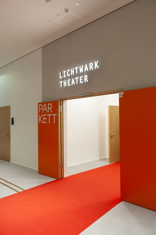 Roter Teppich im Lichtwark-Theater