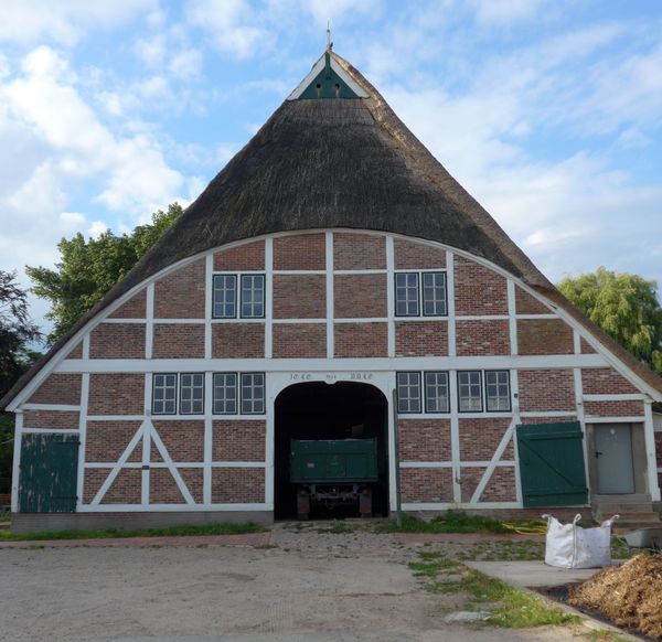 Hufnerhaus mit Rundwalmdach Hof Eggers in der Ohe