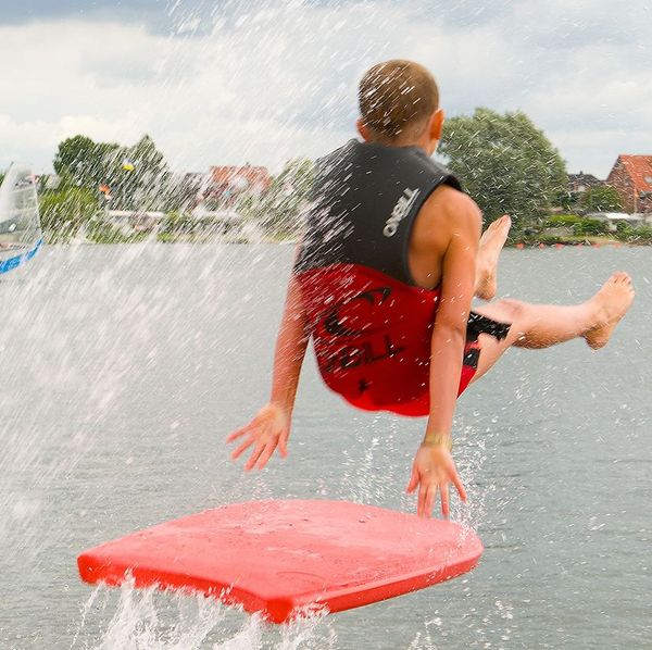 Kind und Wasserspaß am Badesee